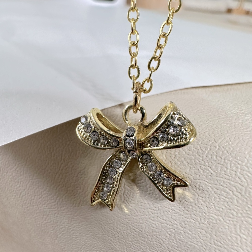 Elegant Gold Bow Pendant Necklace